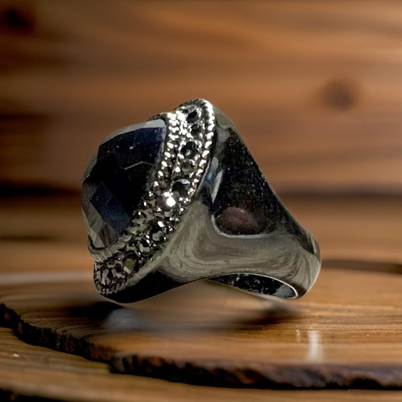 Retired Premier Designs "Black Tie" Hematite Black Crystal Ring, Size 6.5 - Picture 3 of 7